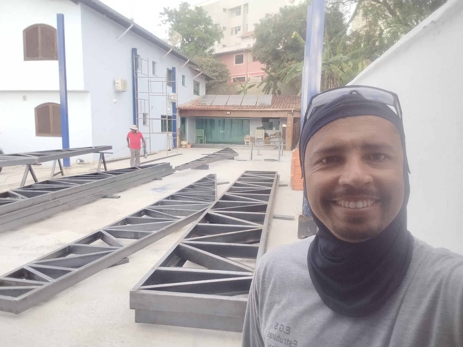 Fabricação das tesouras metálicas