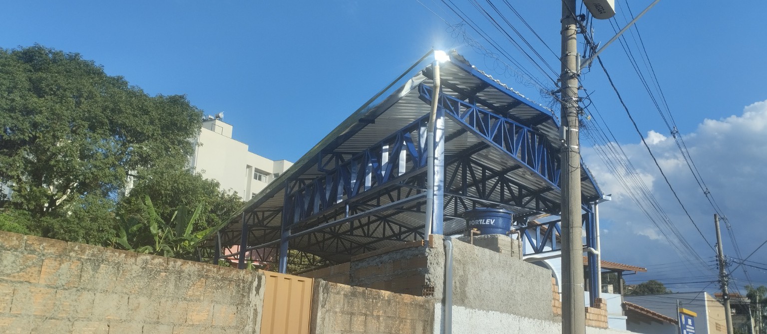Estrutura e cobertura metálica